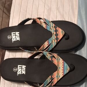 Muk Luks Black Sandals with Geometric Pattern